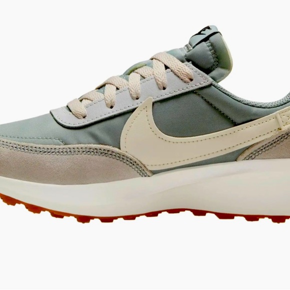 Nike Waffle Debut/ Women’s Sz 8.5- Pumice/White Sneakers New! - Picture 2 of 5